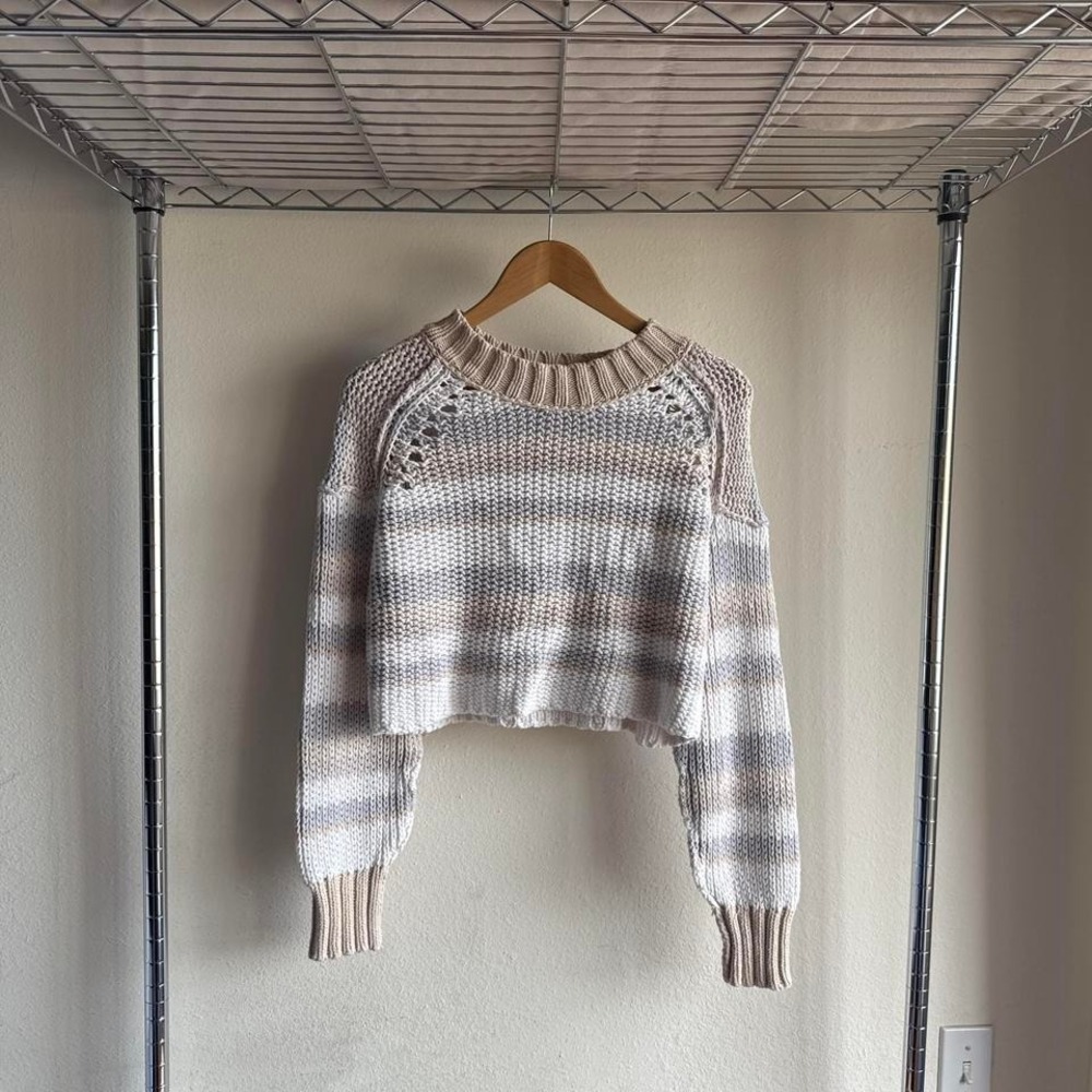 Free People cropped chunky knit space dye stripe sweater neutral beige gray whit